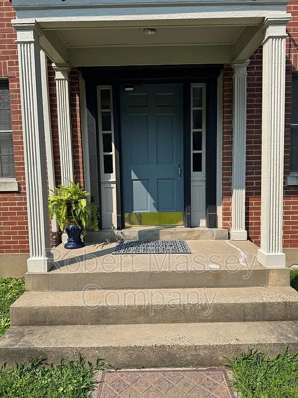 2 bed, 1.0 bath, 779 sqft, $1,100 — Photo 1