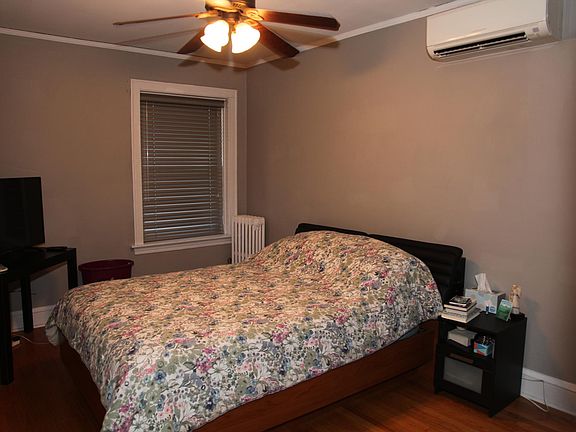 5th image of 2323 W Melrose St APT 2