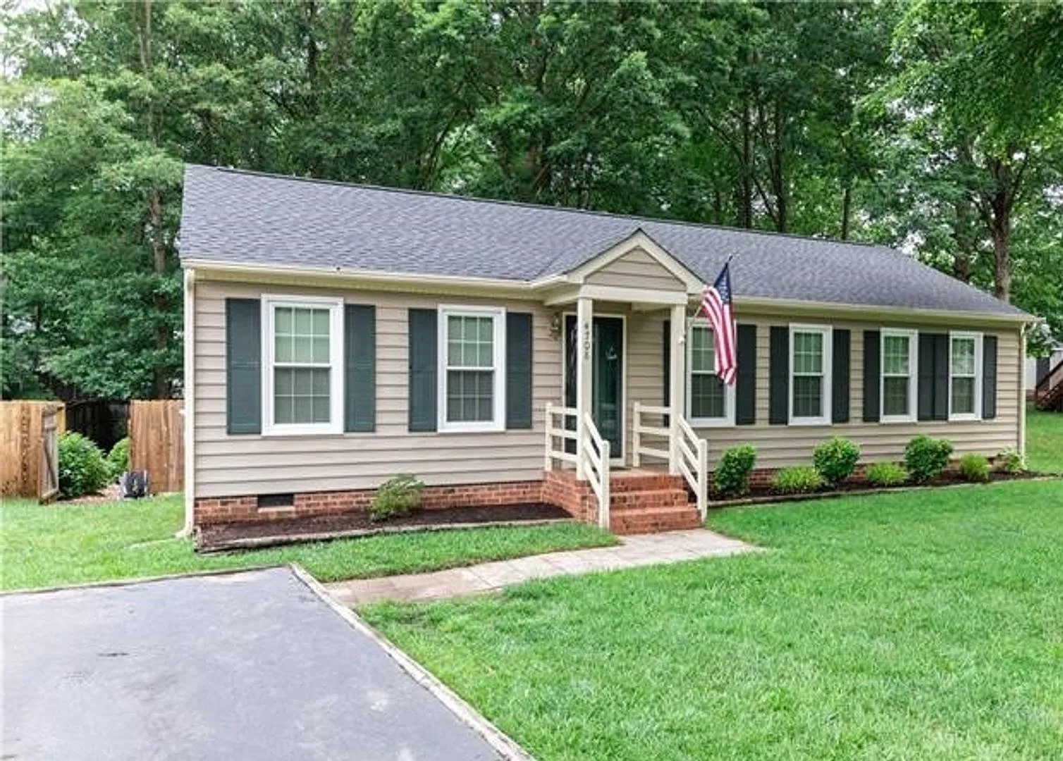 3 bed, 2.0 bath, 1152 sqft, $1,900 — Photo 1