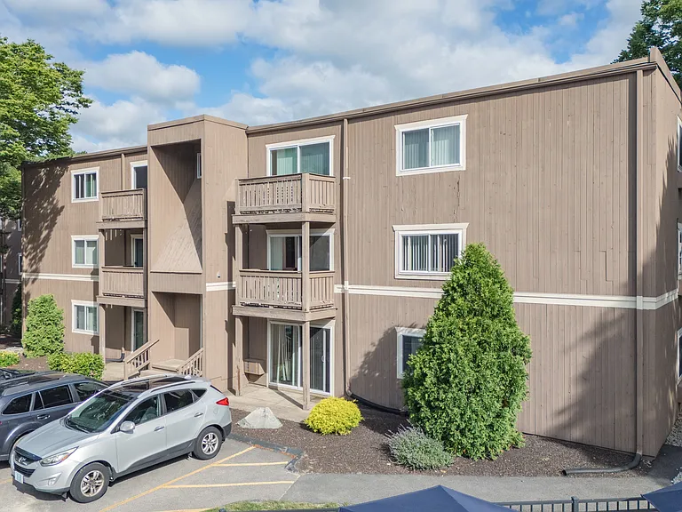 Willowbrook — Photo 23