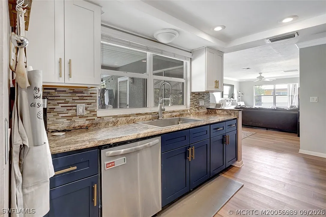 3 bed, 2.0 bath, 2365 sqft, $1,590 — Photo 2