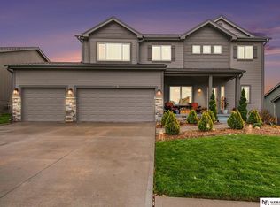 7161 N 164th Avenue Cir, Bennington, NE 68007