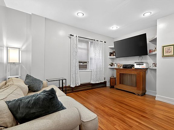2nd image of 102 W 43rd St