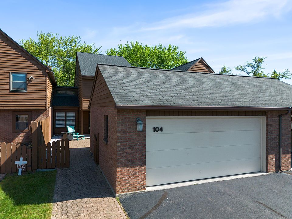 1st image of 104 Patio Dr