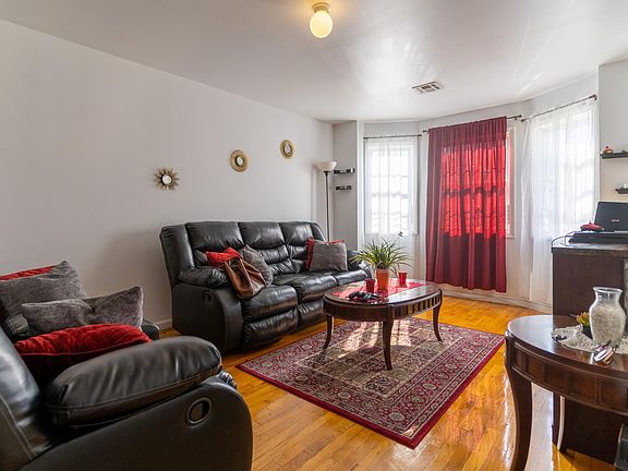 2nd image of 275-277 Garside St Unit 3