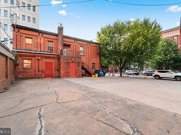 5th image of 1119 N Lovegrove St