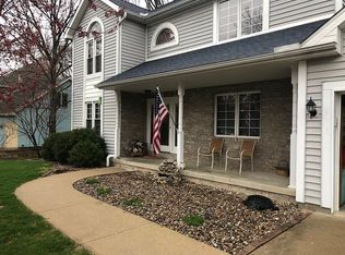 329 E Eller Dr, East Peoria, IL 61611