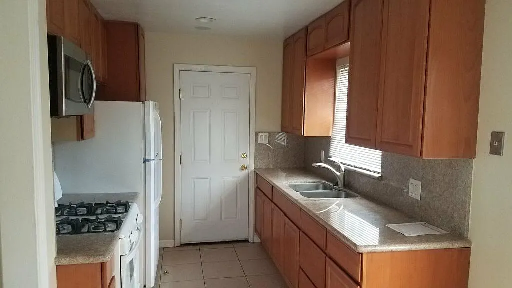 1 bed, 750 sqft, $2,100 — Photo 1