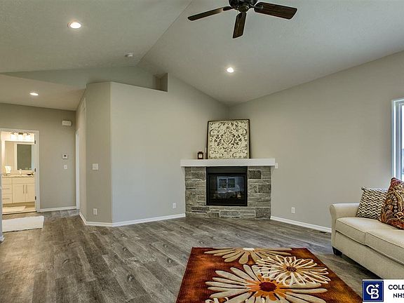 4th image of 7831 Maxine Dr