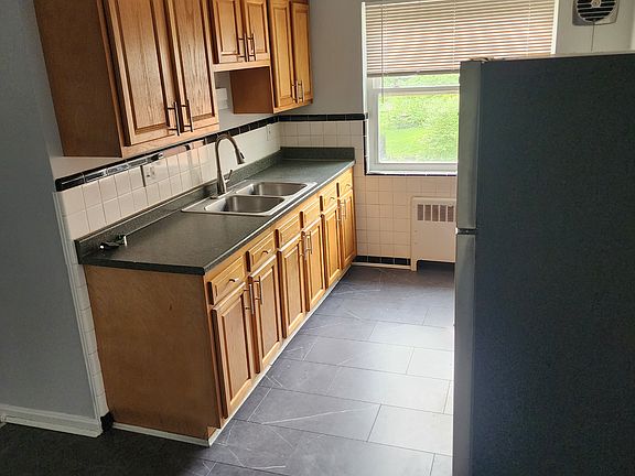 3rd image of 5568 Beechmont Ave APT 4
