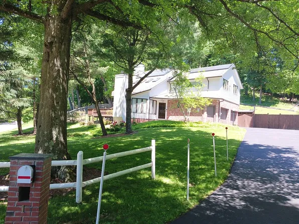 1 Quail Hill Rd, Fox Chapel, PA 15238