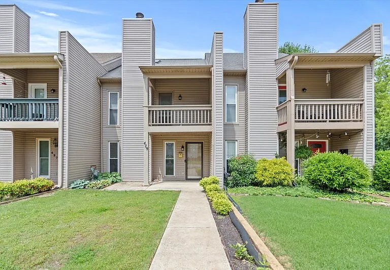 429 Russell St NE — Photo 1