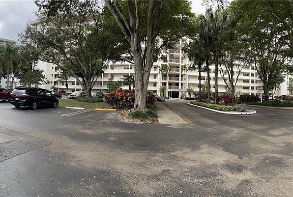 2nd image of 605 Oaks Dr APT 809