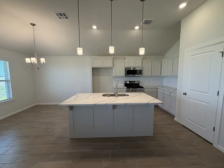 18313 Austin Ct — Photo 3