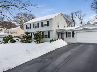 16 Winsor Dr, Barrington, RI 02806