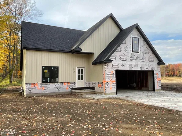 1825 State St, Algonac, MI 48001