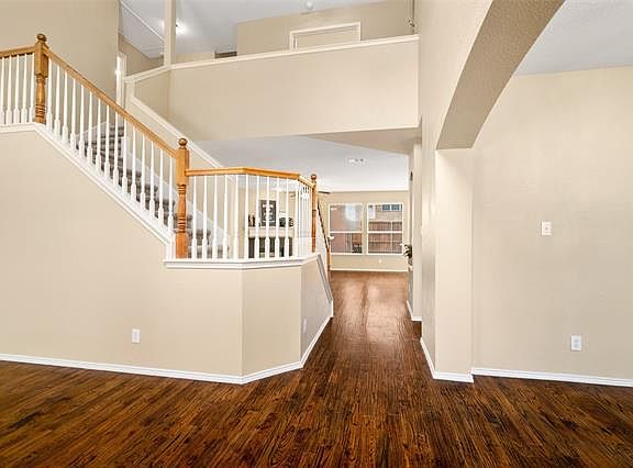 5th image of 9104 Clearview Dr