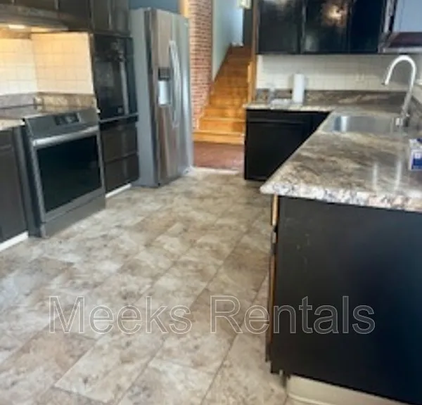 1118 Montrose Dr — Photo 12