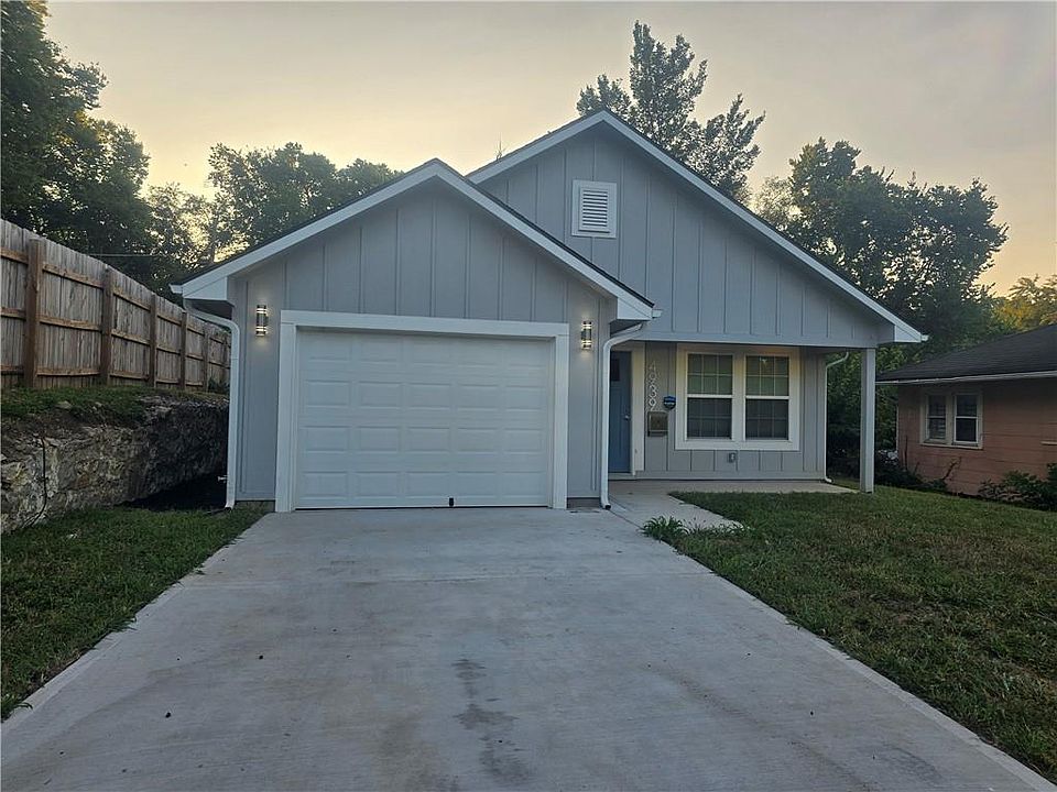 1st image of 4939 Woodland Ave