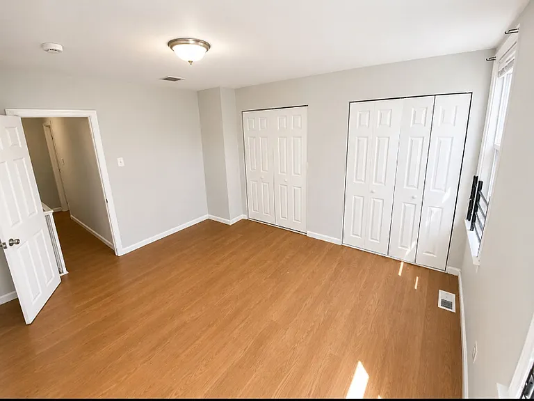 2115 Sigel St — Photo 8