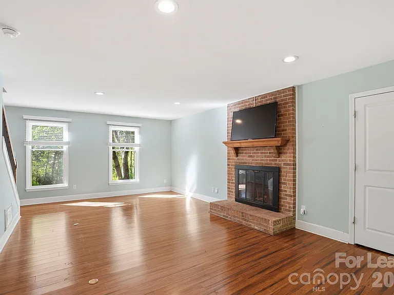 301 Sardis Rd N — Photo 12