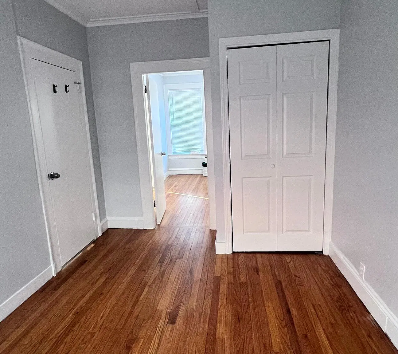 129 Quaker Ln S — Photo 3