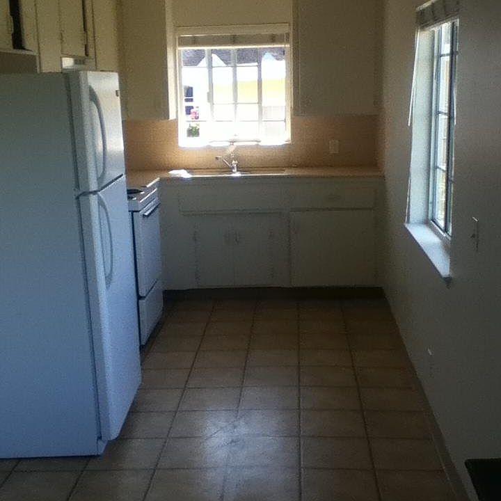 2nd image of 513 Laverne Ave APT 8