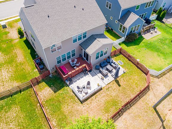 4th image of 9535 Thornecrest Dr