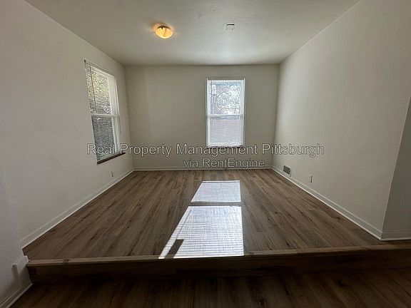 5th image of 208 Rolfe St