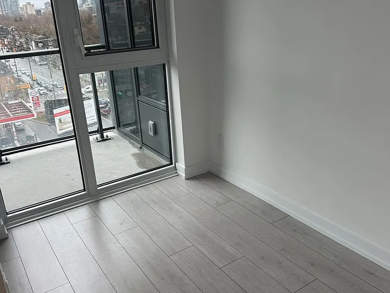 500 Dupont St #715 — Photo 8