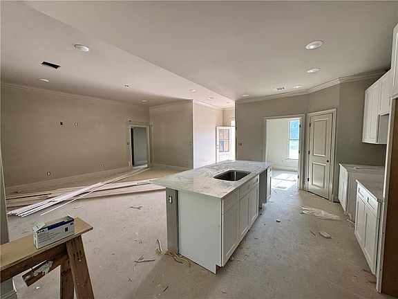 5th image of 70158 5th St
