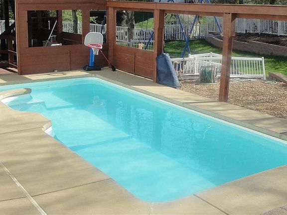 Look at this delightful  pool to enjoy over the summer months!