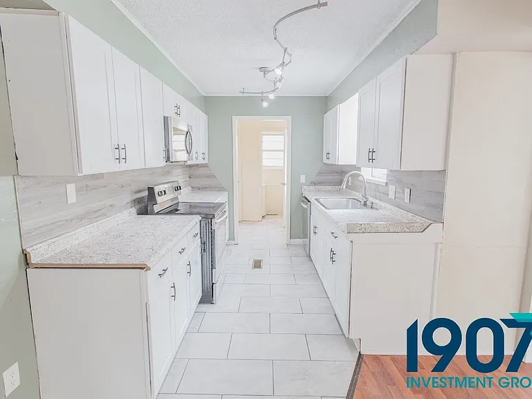 9212 S McKinley Ave — Photo 10