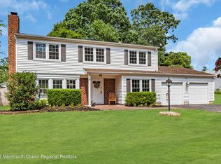 4 Gawain Dr, Manalapan, NJ 07726