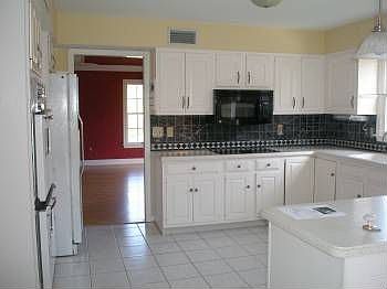 5th image of 11 Wilshire Dr
