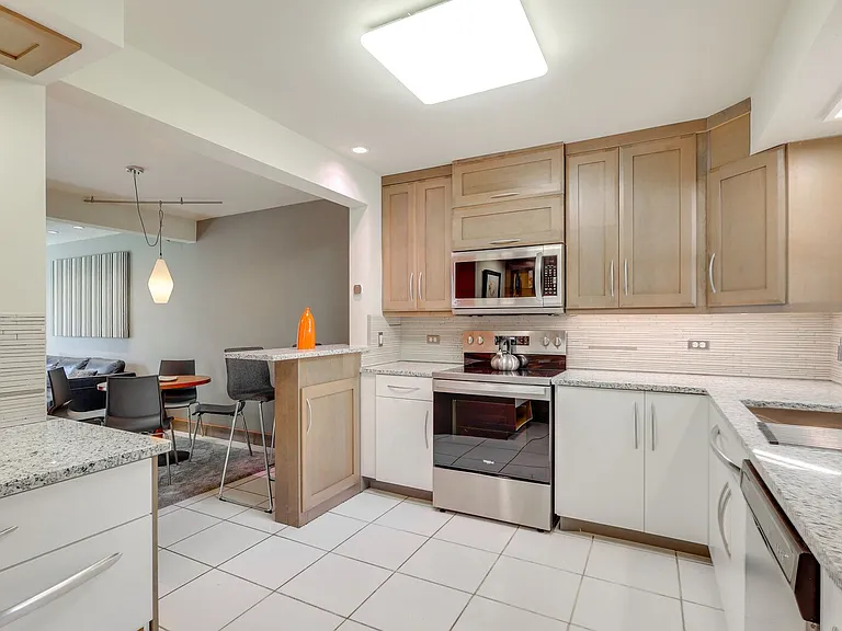 2927 W Santiago St — Photo 11