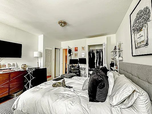 4th image of 38 Carmine St APT 3E