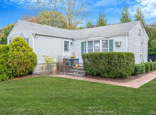 305 Terry Rd, Smithtown, NY 11787