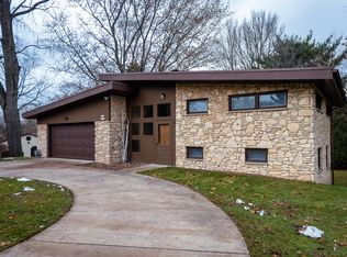 W148S6473 Brookside Dr, Muskego, WI 53150