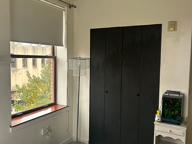 Primary bedroom w ensuite