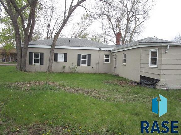 2nd image of 402 E 11th Ave