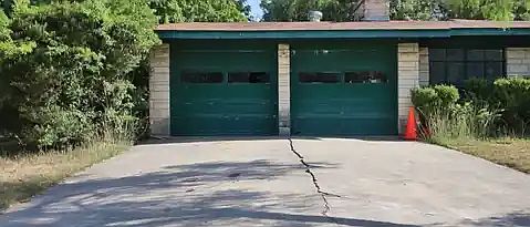 3rd image of 221 Harriett Dr