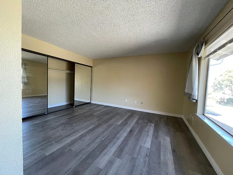 716 Hacienda Dr — Photo 4