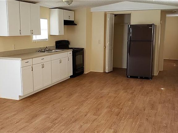 4th image of 488 King Charles Cir