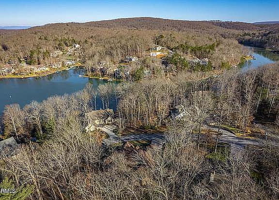3rd image of 144 Lynhurst Dr