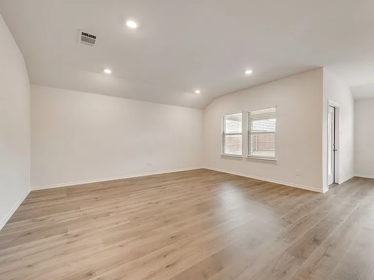 1131 Elijah Way — Photo 6