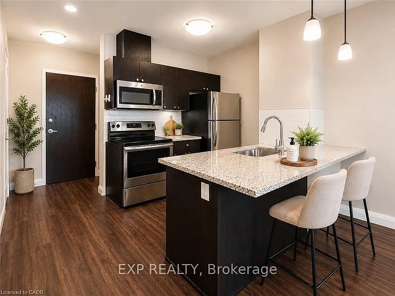 118 King St E #718 — Photo 20