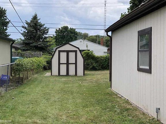 3rd image of 23216 Elmira St