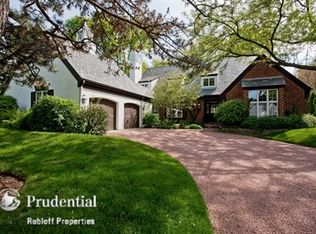 402 Burr Ridge Club Dr, Burr Ridge, IL 60527