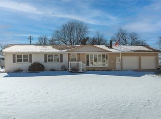 1402 E 3rd St, Vinton, IA 52349